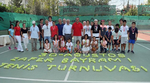 Başkan Çetin, tenis turnuvasında
