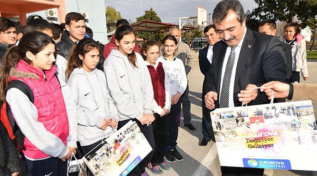 Başkan Çetin'den sporculara malzeme yardımı