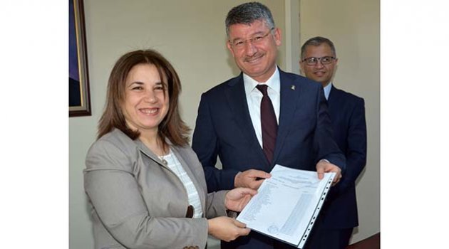 Başkan Fikret Yeni mazbatasını aldı
