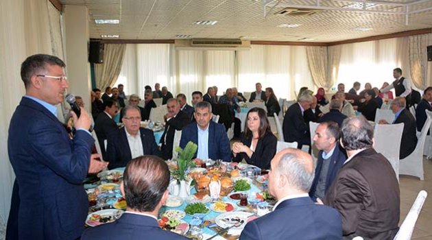 Başkan Fikret Yeni, muhtarların sorununu dinledi