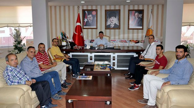 Başkan Fikret Yeni’ye genç mucitten ziyaret