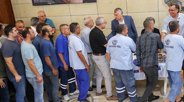 Başkan Karalar belediye çalışanlarıyla bayramlaştı