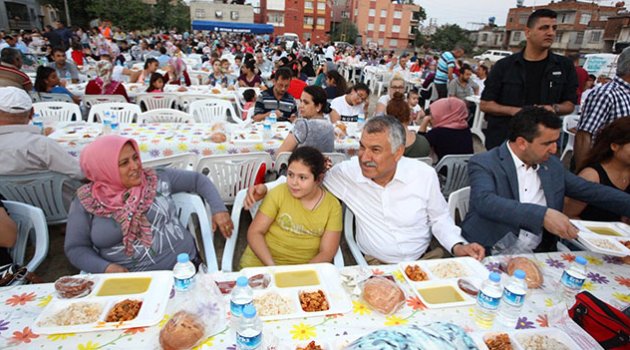 Başkan Karalar Bin 200 Kişiyle İftar Açtı