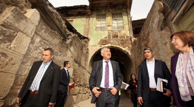 Başkan Karalar’dan tarihi sokağa restorasyon müjdesi