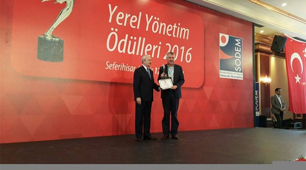 Başkan Karalar, Kılıçdaroğlu’ndan ‘Başarı ödülü’ aldı