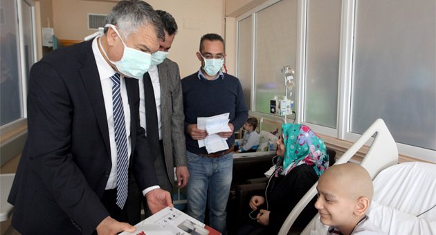 Başkan Karalar lösemi hastası çocukları unutmadı