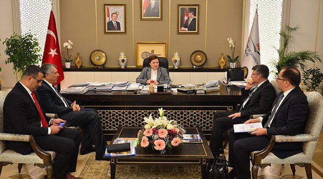 Başkan Karalar, projelerini Bakan Sarı ile görüştü