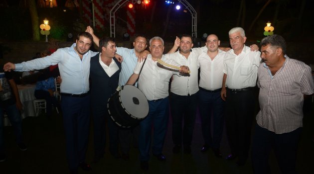 Başkan Sel’den sünnet düğününde davul şov