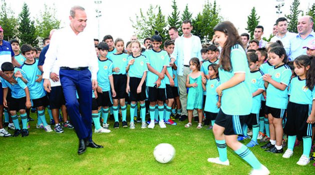 Başkan Sözlü’den 97 bin çocuk ve gence 6 branşta spor eğitimi