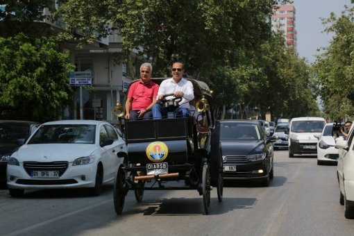 Başkan Sözlü’den Elektrikli Faytonla Adana Turu