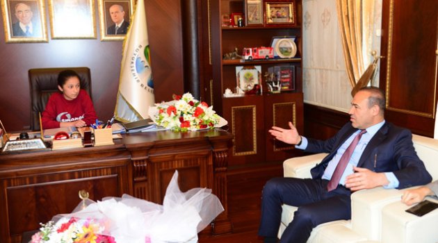 Başkan Sözlü’nün koltuğuna Kübra Talayhan oturdu