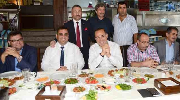 Başkan Sözlü okul arkadaşlarıyla buluştu