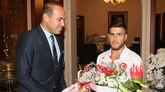 Başkan Sözlü: “Sporu önemsiyoruz, sporcunun destekçisiyiz”