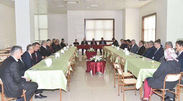 Başkan Uludağ, hizmetleri anlatıp sorun dinliyor