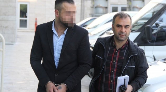 Başkasının kredi kartı bilgilerini kullanarak dolandırdı