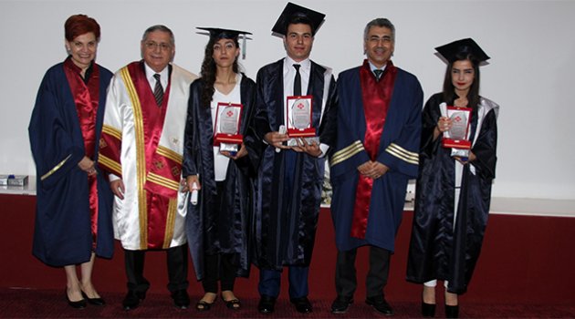 Başkent’li sağlıkçılar mezuniyetlerini kutladı