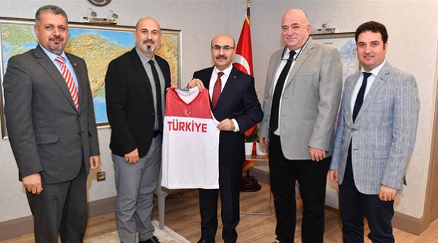 Basketbolculardan Vali Demirtaş’a ziyaret