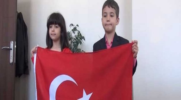 Bayrağı öpen 8 yaşındaki Beren konuştu