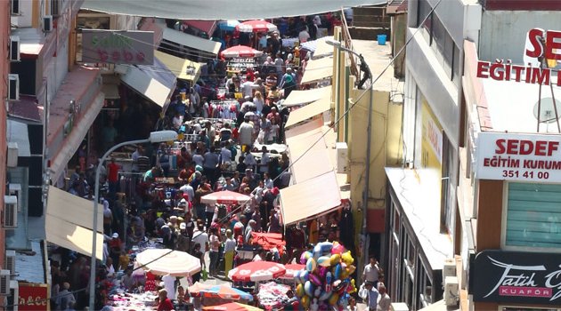 Bayram telaşı çarşı pazar doldurdu