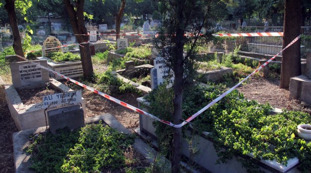 Bebek gömüldüğü sanılan mezardan Kur’an-ı Kerim çıktı