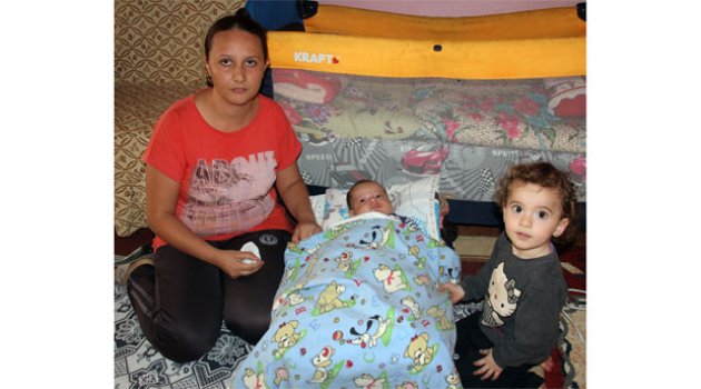 Bebeklerinin rahatsızlığı nedeniyle faturayı ödeyemeyen ailenin elektrik çilesi