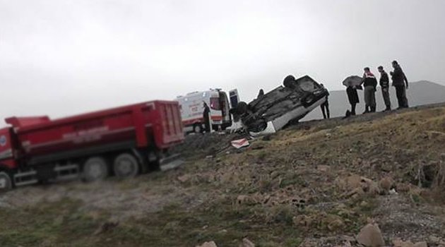 Belediye kamyonu ile otomobil çarpıştı! 1 ölü 2 yaralı