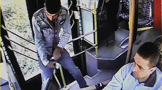 Belediye otobüs şoförünün can kurtarma telaşı