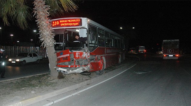 Belediye otobüsü kaza yaptı: 3 yaralı