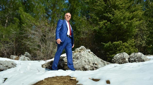 Beluk, dağ, taş, kar, fırtına demeden geziyor