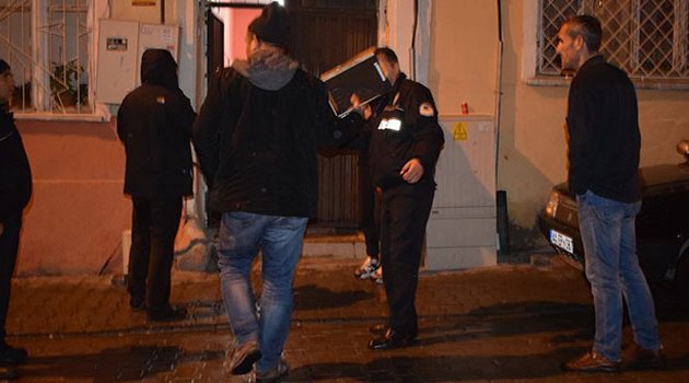 Benzin döküp çocuklarını yakmaya çalıştı