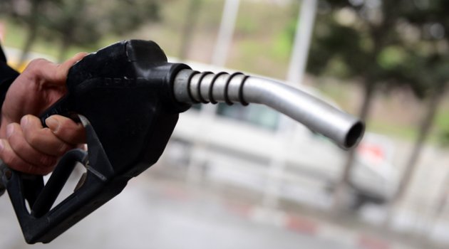 Benzine büyük zam geldi