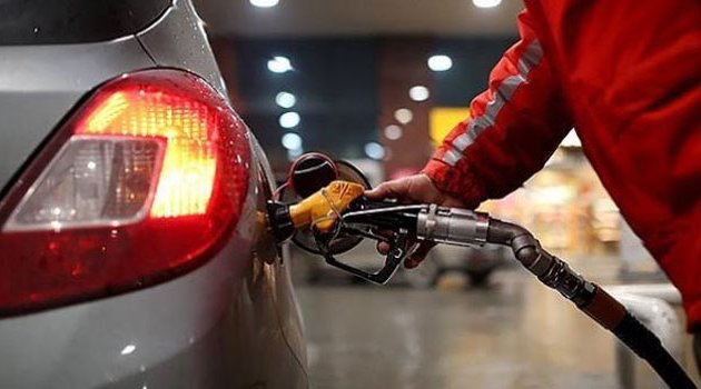 Benzine dün indirim bugün zam!
