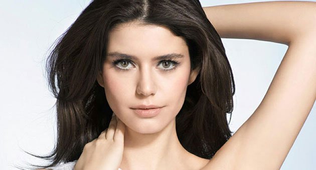 Beren Saat'ten çarpıcı Özgecan Aslan yazısı...