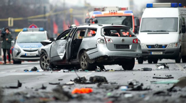 Berlin’de bomba yüklü araç patladı