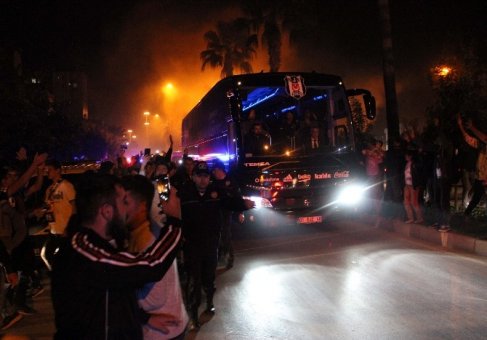 Beşiktaş kafilesi Adana’ya geldi
