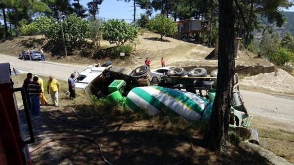 Beton mikseri devrildi 1 ölü 1 yaralı