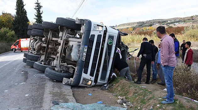 Beton mikseri ile pikap çarpıştı! 1 ölü, 3 yaralı!