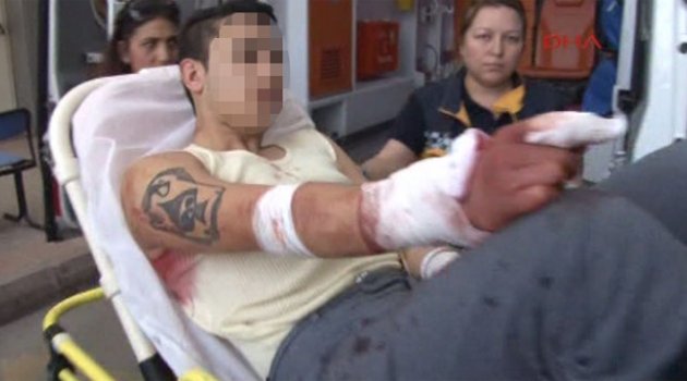 Bıçak ile okula gelip, camları ve kapıları kırdı, müdür yardımcılarını bıçakladı!