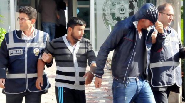 Bıçakladıktan sonra tekmelemişler