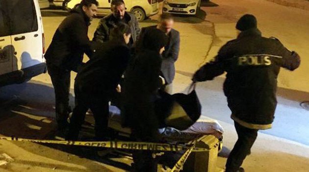Bıçaklı saldırıya uğrayan genç öldü
