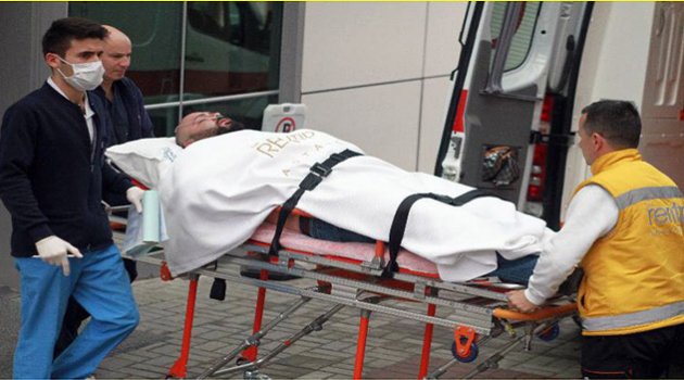 Bıçaklı sopalı boşanma kavgası 3 yaralı