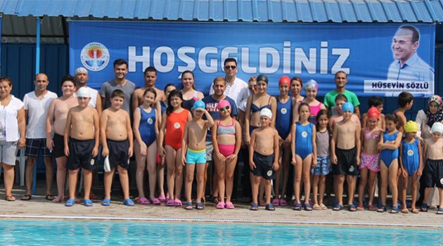 Bin çocuk yüzme öğreniyor