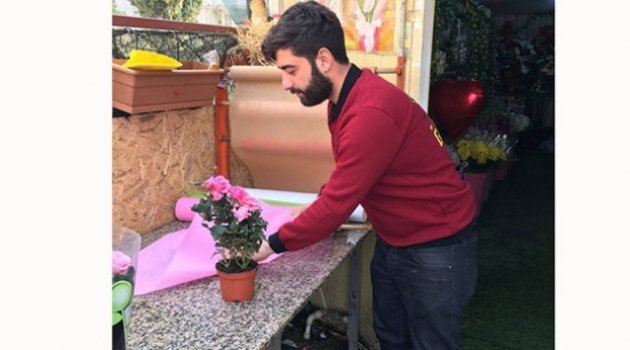 Bir çiçek de bizden olsun