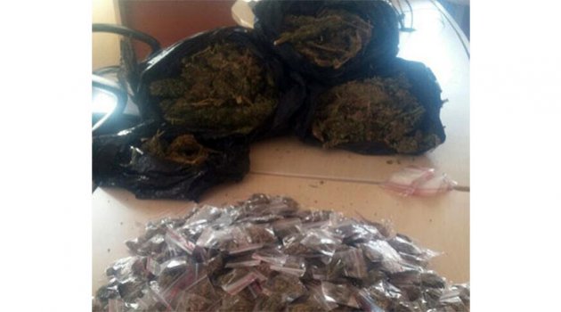 Bir evde 4 kilo 450 gram esrar bulundu
