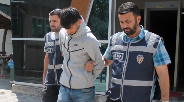 Bir gecede 3 evi soyan şahıs yakalandı