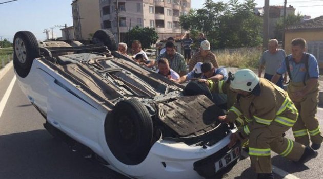 Bisiklete çarpan otomobil takla attı: 2 yaralı
