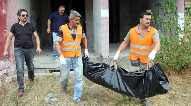 Bodrum katında çürümüş erkek cesedi bulundu