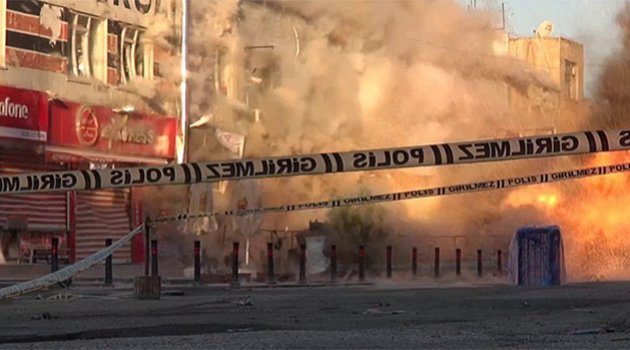 Bomba yüklü otomobilin patlama anı