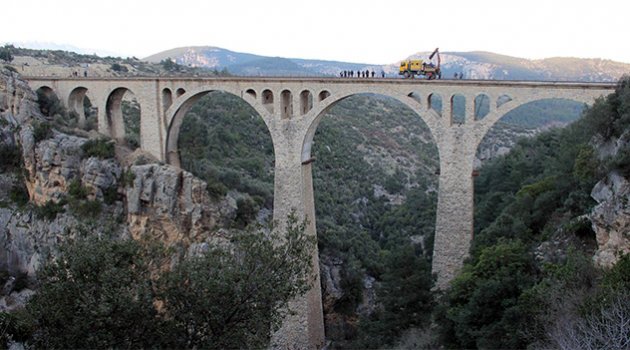 Bond parlattı, acenteler turizm merkezi yaptı