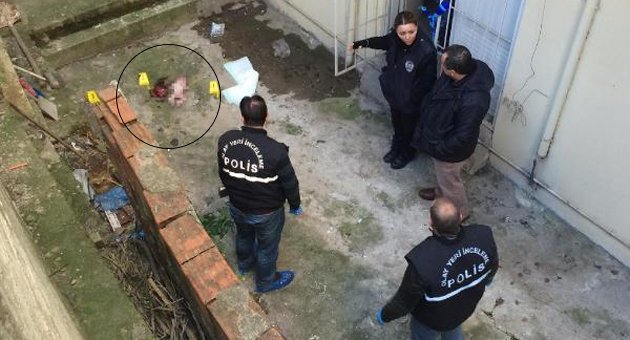 Boş alanda doğum yaptı, ölü bebeği bırakıp kaçtı